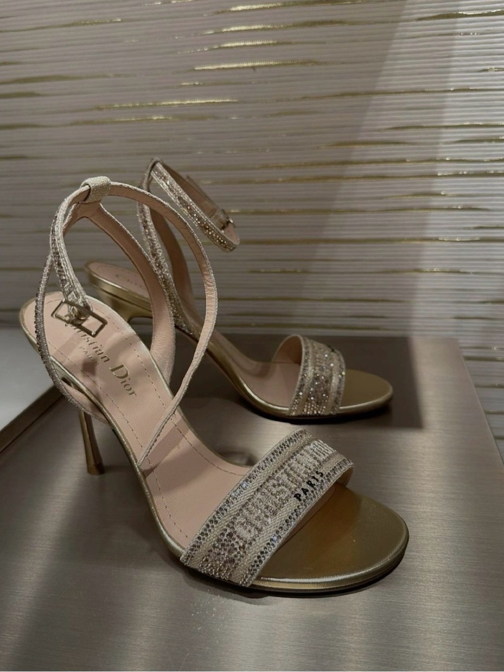 Dway Heeled Sandal
Cotton Embroidered with Metallic Thread and Gold-Tone Strass